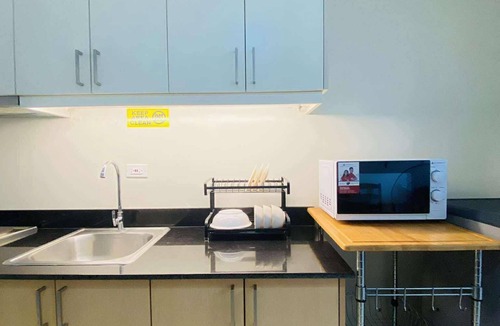 Iloilo Condo | Cozy Iloilo City Condo Room with Shared Pool