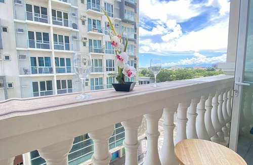 Iloilo Condo | Cozy Iloilo City Condo Room with Shared Pool