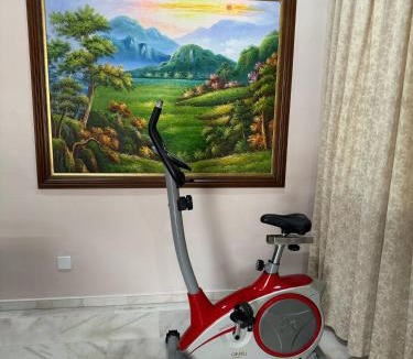 Taman Desa Tebrau House | Cozy Johor Bahru Home with Family Room and unblock balcony View
