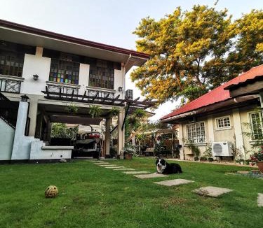 Las Pinas House | Cozy Las Pinas Haven with Big Garden, Pet Friendly - Near Super Market and the Airport