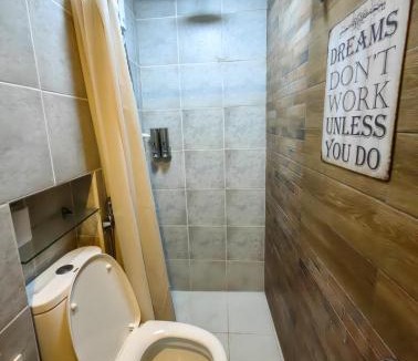 Las Pinas House | Cozy Las Pinas Haven with Big Garden, Pet Friendly - Near Super Market and the Airport