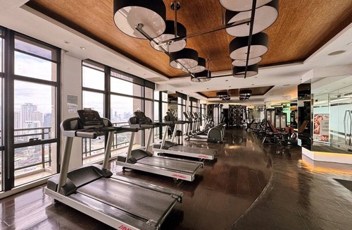 Barangay 76 Condo | Cozy Luxury Retreat with Balcony & City Views