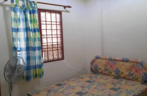 Pandan Indah House | COZY MEDIUM ROOM 2Pax