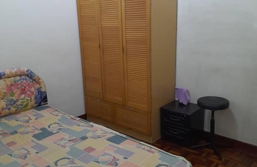 Pandan Indah House | COZY MEDIUM ROOM 2Pax