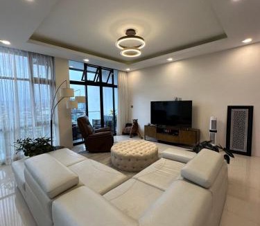 Baguio House | Cozy Modern 3BR Penthouse near Burnham with AC Wifi Netflix
