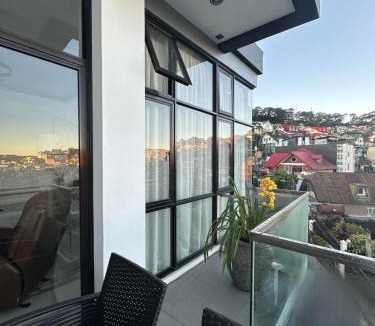 Baguio House | Cozy Modern 3BR Penthouse near Burnham with AC Wifi Netflix