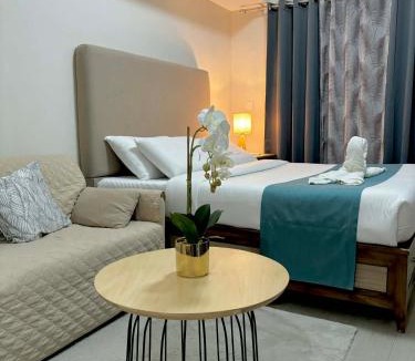 Lahug Apartment | Cozy & Modern Studios near Cebu IT Park - Pool, Gym