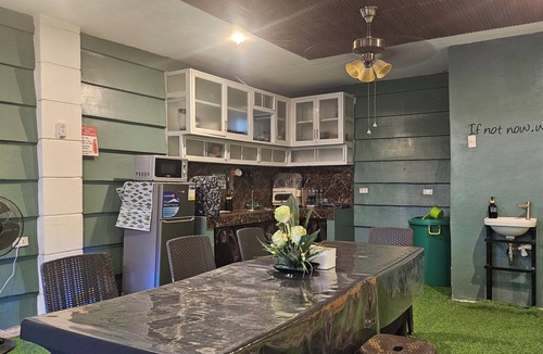 Dasmarinas House | Cozy Natural Haven w/Netflix, Videoke & Alfresco Dining