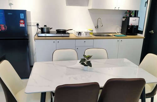 Jelutong Condo | Cozy Ocean Home Family Suite Serviced Condo Near to Georgetown