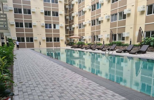 Binan City Condo | Cozy Penthouse 55" TV WFH setup w/ Netflix