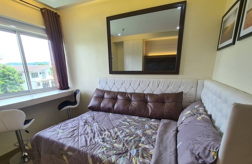 Binan City Condo | Cozy Penthouse 55" TV WFH setup w/ Netflix