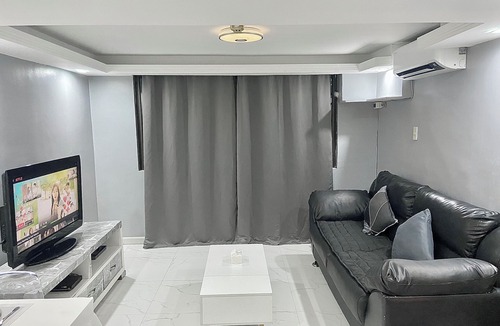 Cainta Condo | Cozy & Pet-Friendly Condo: Pool, Netflix, Karaoke, Games, Markets & Fully AC’d!