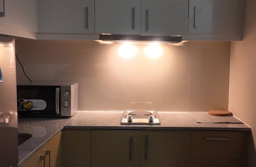 Katuparan Condo | Cozy place in Uptown BGC near Malls and clubs