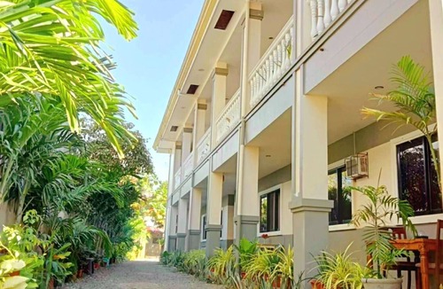 Liloan Apartment | Cozy Retreat w/Full Kitchen & Balcony + Garden View