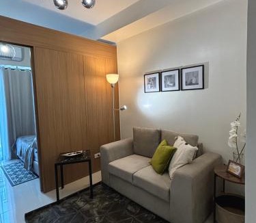 Pio del Pilar Apartment | Cozy Space in Makati - Margareth Suite