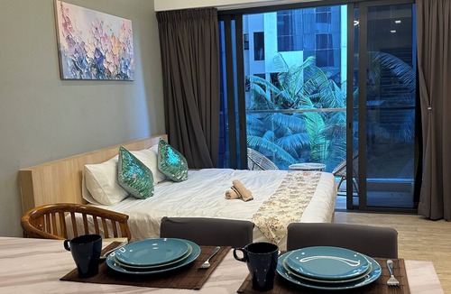 Kuala Lumpur Apartment | Cozy studio apartment with balcony near KLCC, TRX, Gleneagles, Ampg Puteri Hosp