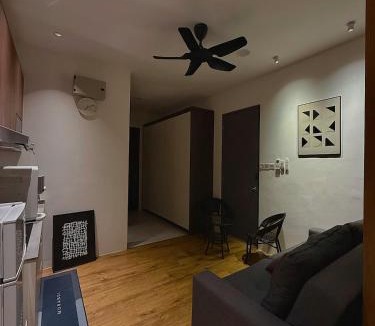 Taman Charming Apartment | Cozy Studio at The Podium - FREE 1 Parking - 3 Pax with City View