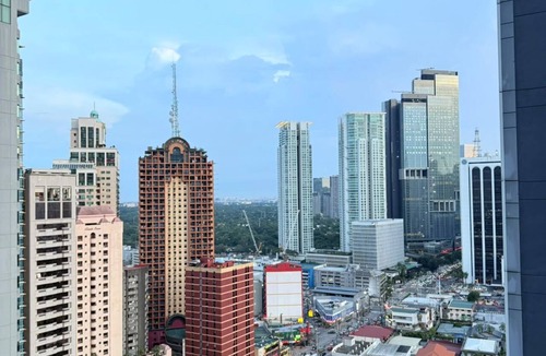 Downtown Condo | Cozy Studio Unit condo in the heart of Makati with a perfect city view.