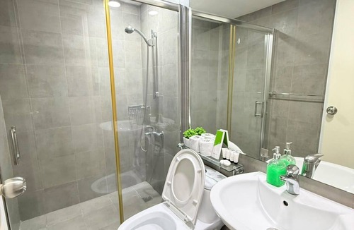 Downtown Condo | Cozy Studio Unit condo in the heart of Makati with a perfect city view.