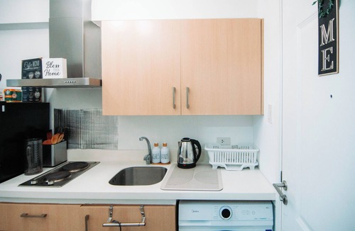 Quezon City Condo | Cozy Studio w/Balcony, PS4, FREE pool access, baby friendly