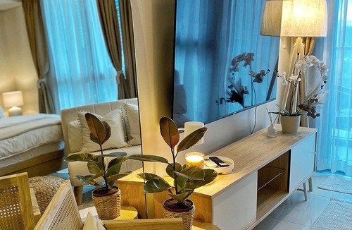 Taguig Condo | Cozy & Stylish Unit with Balcony in BGC