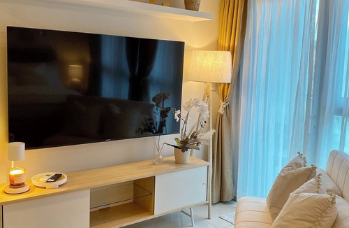 Taguig Condo | Cozy & Stylish Unit with Balcony in BGC