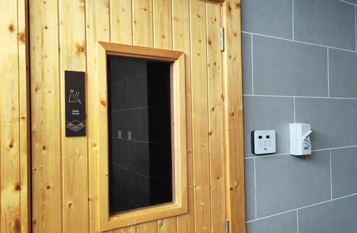 Perak Apartment | Cozy Suite with 270 Degree Mountain and Theme Park Views