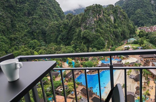 Perak Apartment | Cozy Suite with 270 Degree Mountain and Theme Park Views