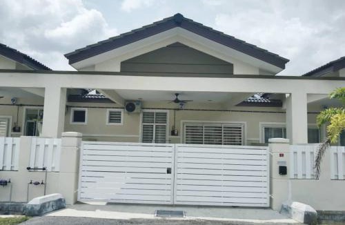 Ayer Panas House | Cozy Terrace House Homestay UTEM Ayer Keroh Melaka