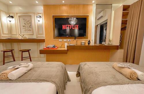 Legazpi Village Apartment | Cozy Twin Suite with Balcony in Makati Free WiFi