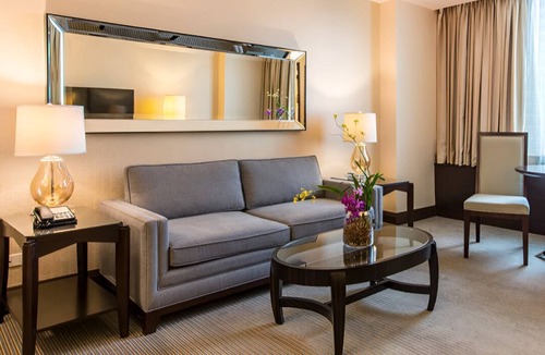 Alabang Hotel | Crimson Hotel Filinvest City Manila