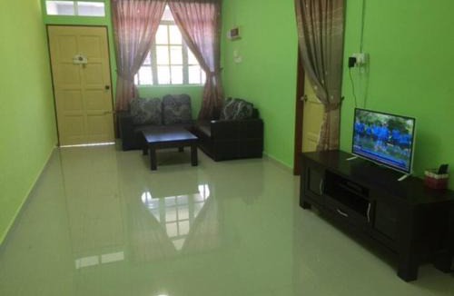 Kampung Geliga Besar House | D'FIEZA HOMESTAY KEMAMAN