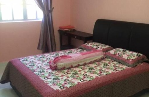Kampung Geliga Besar House | D'FIEZA HOMESTAY KEMAMAN