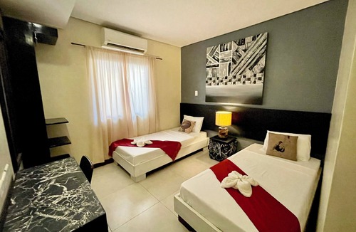 Coron Town Proper Bed & Breakfast | D'Goldwin Lodge