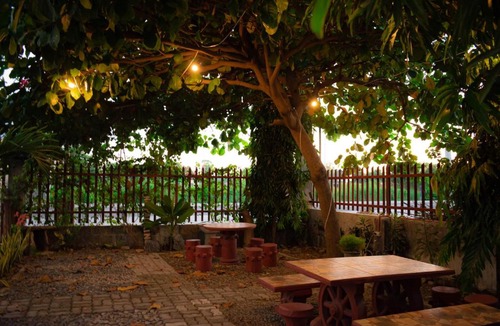 Laoag Hostel | D Guest House Ilocos