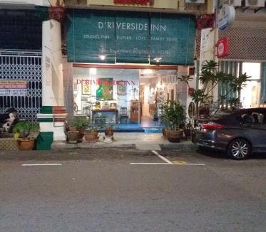 Kampung Jawa Hotel | D Riverside Inn