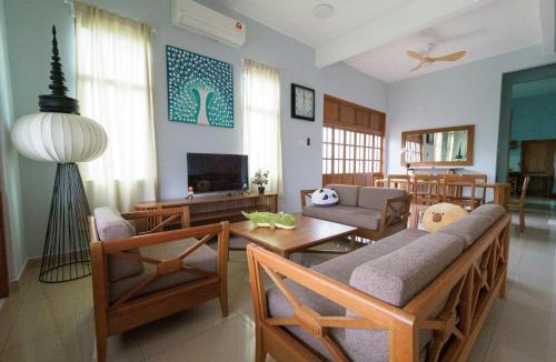 George Town House | D SeBalik Pulau Tropical Boutique Home
