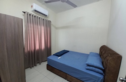 Shah Alam House | DC Garden Homestay 6 with Netflix, WiFi & Private Balcony in Shah Alam