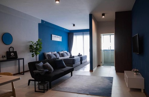 Seri Tanjung Pinang Apartment | Deluxe Seaview Suite Twin Bed by The Only Bnb