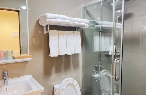 669 Ermita Apartment | Deluxe three-bed room with sea view.