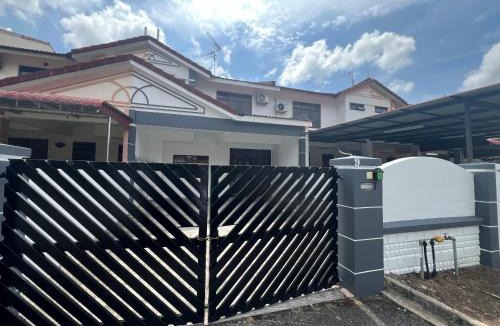 Taman Desa Tebrau House | Desa Tebrau 1 Near IKEA Toppen PeiKin Long Sing HeLiXuan Restaurant