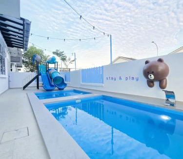 Bandar Penawar House | Desaru Kids Water Slide Private Pool & BBQ Homestay Bandar Penawar
