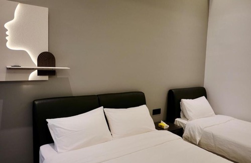 Taman Mahajaya House | Discover OnyxVacay Home5 bustling city n Karaoke