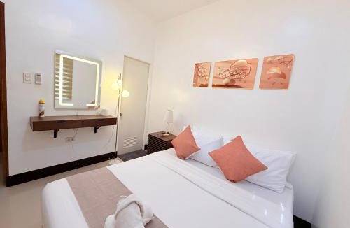General Santos House | DJS Suites 2 Bedroom ,2BA with Parking inside 10Min to SM Mall near Airport, Netflix, Fast Wifi, Hot &Cold Shower