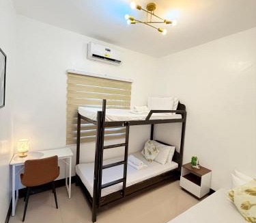 General Santos House | DJS Suites 2 Bedroom ,2BA with Parking inside 10Min to SM Mall near Airport, Netflix, Fast Wifi, Hot &Cold Shower