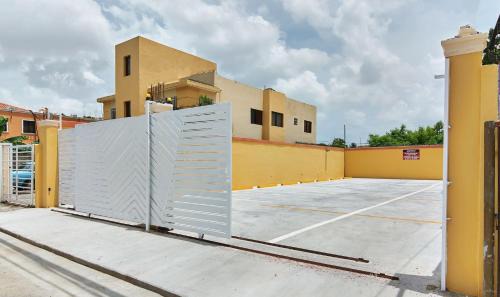 Corales del Sur House | Double Room Near SDQ Airport Fast Wi-Fi Santo Domingo Este
