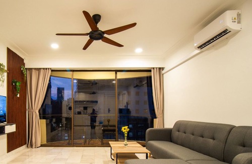Golden Triangle Apartment | Downtown Condo KL For 9~18 Pax, Walk to Nightlife, MRT, KL Tower & Pavillion