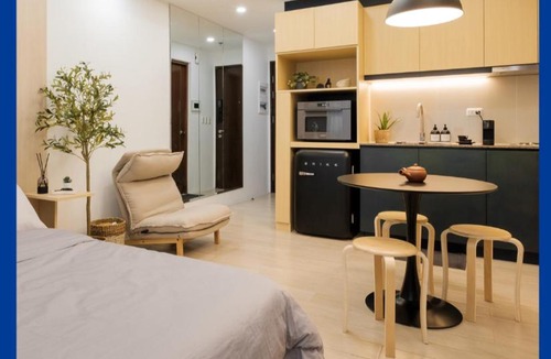 Bagumbayan Apartment | Eastwood City Cozy Designer Studio Long Stay Friendly Walk to Mall