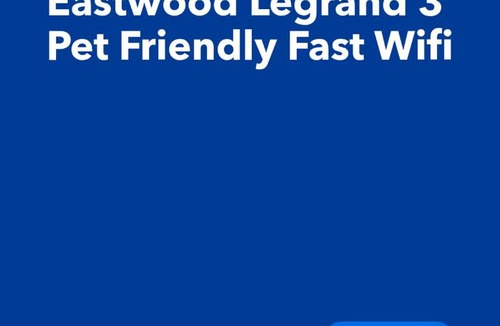 Bagumbayan Apartment | Eastwood City Cozy Designer Studio Long Stay Friendly Walk to Mall