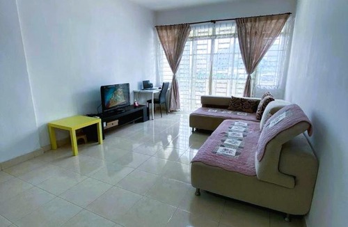 Bukit Kecil Apartment | Easy Access to Airport, USM & Queensbay